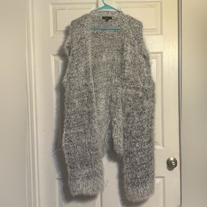 Fuzzy tunic vest. Gray/white.  Ellos brand.  Size 26/28